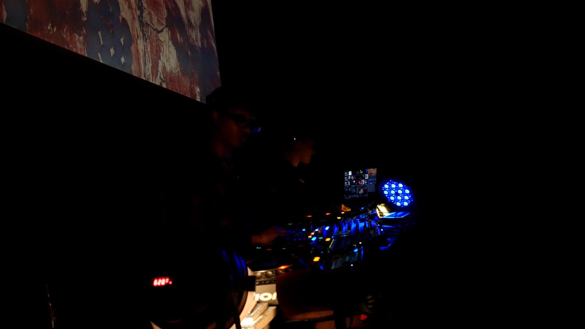 An image without an alt, whoops